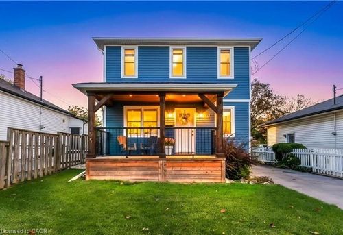 324 E 43rd St, Hamilton, ON, L8T3C7 | Card Image