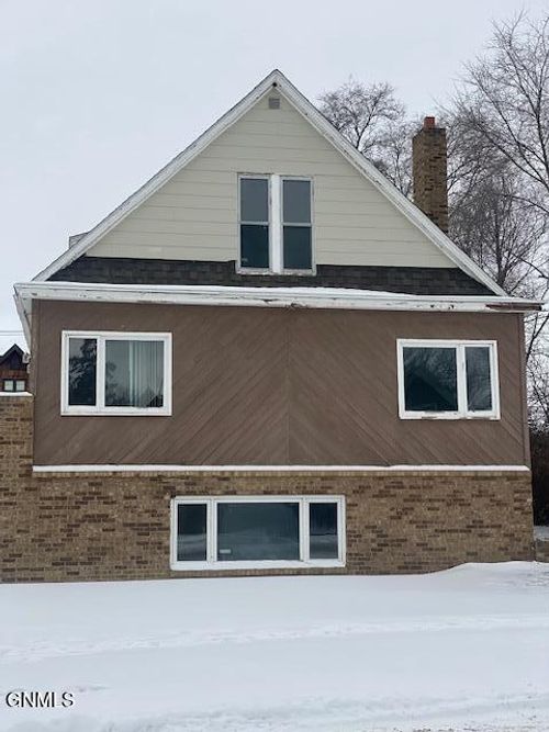 213 4th Street W, Dickinson, ND, 58601 | Card Image