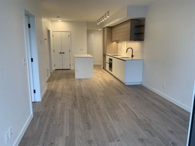 512 - 13428 105 Avenue, Condo with 2 bedrooms, 0 bathrooms and 1 parking in Surrey BC | Image 2
