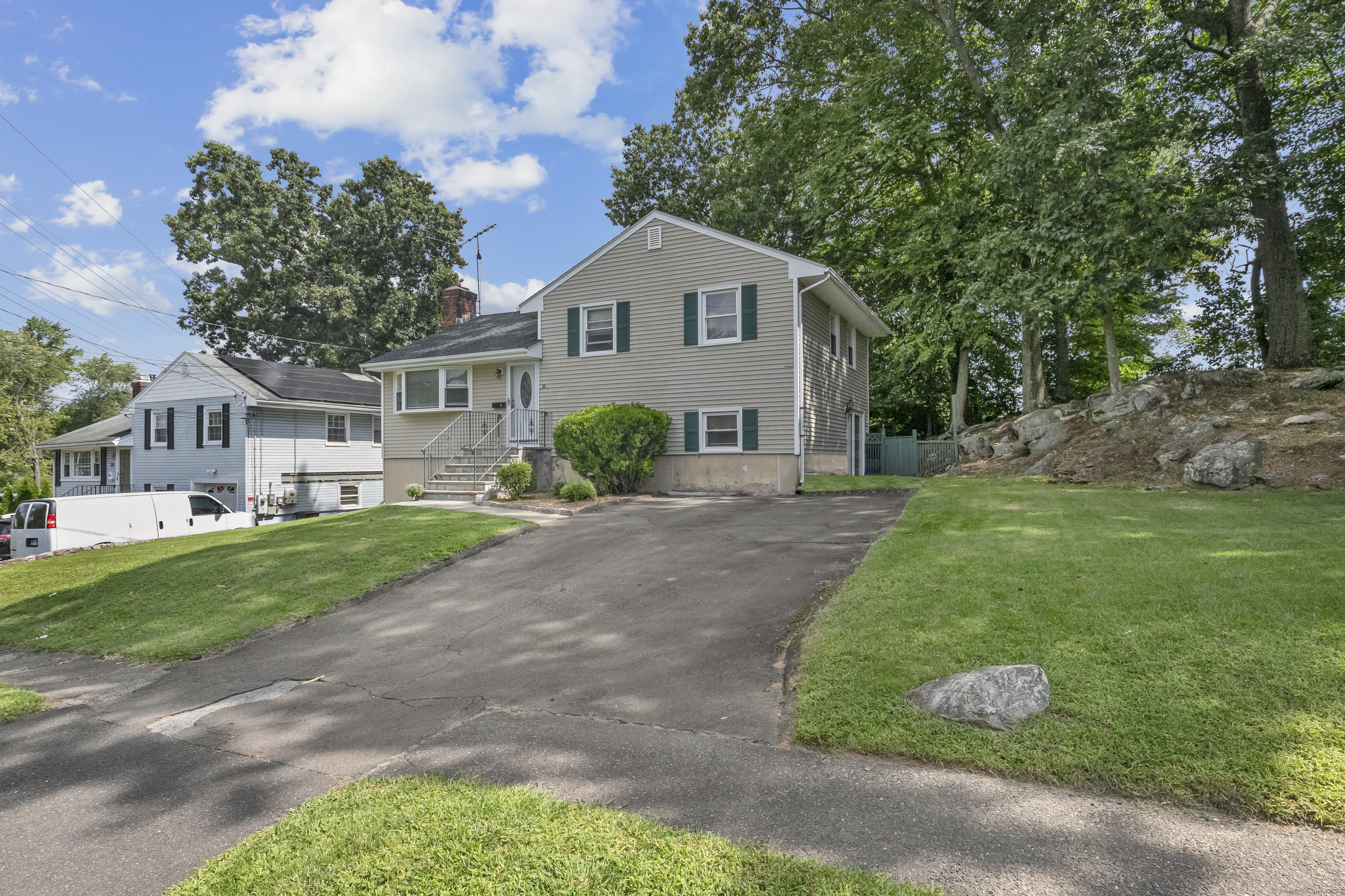 Maher Dr, Norwalk, CT 06850