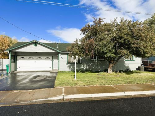 5245 Sturdivant Ave, Klamath Falls, OR, 97603-8086 | Card Image