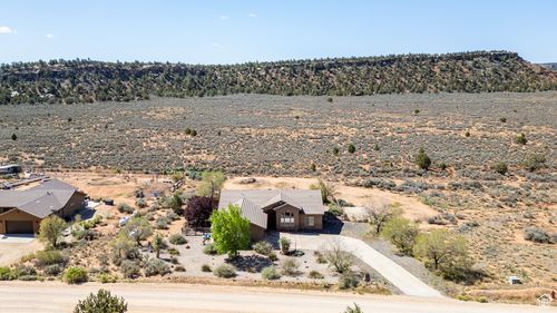 881 W Smithsonian Way, Apple Valley, UT, 84737-4876 | Card Image