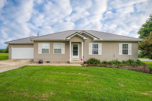 711 Everville Dr, Livingston, TN, 38570-6071 | Card Image