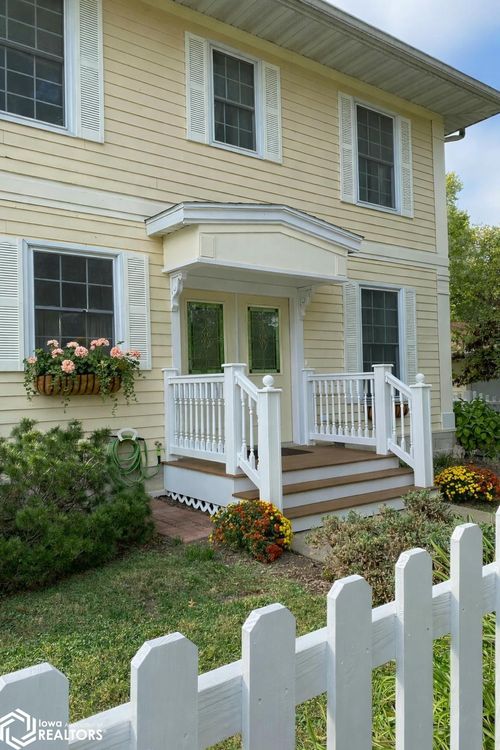 716 Orchard Pl, Fairfield, IA, 52556-2240 | Card Image