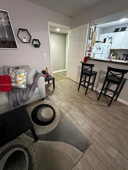 apt-b212-3995 W Mcnab Rd, Pompano Beach, FL, 33069-6512 | Card Image