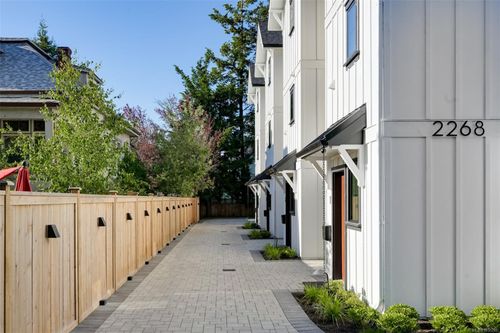 3-2268 Bowker Ave, Victoria, BC, V8R2E4 | Card Image