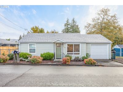 449 W Agee St, House other with 2 bedrooms, 1 bathrooms and 1 parking in Roseburg OR | Image 1