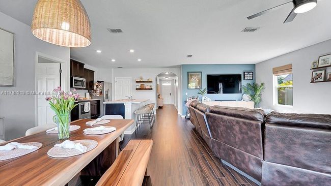 3113 Yellowstone Cir, House other with 3 bedrooms, 2 bathrooms and null parking in Fort Pierce FL | Image 7