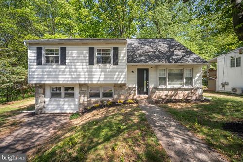 202 Wiltshire Dr, CHALFONT, PA, 18914-2328 | Card Image