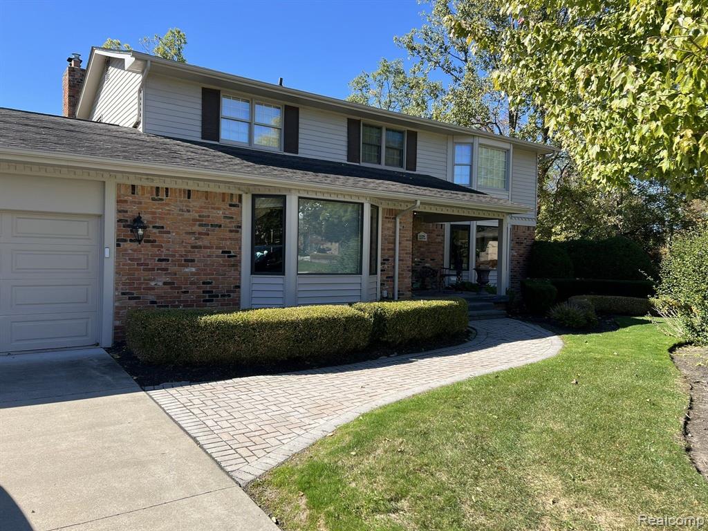 Stonegate Ct, Farmington Hills, MI 48331