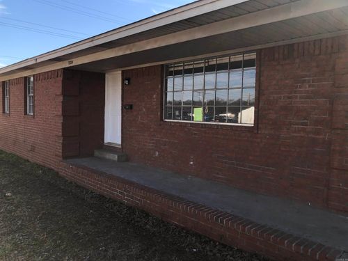 2324 Moss St, North Little Rock, AR, 72114-1916 | Card Image