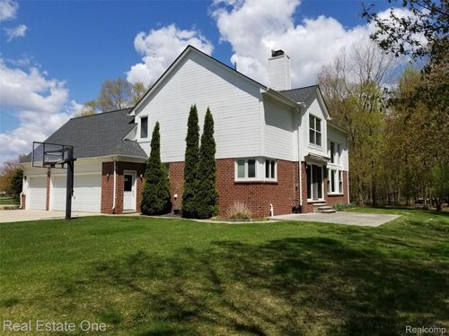 4066 Coventry Dr, Auburn Hills, MI, 48326-1898 | Card Image