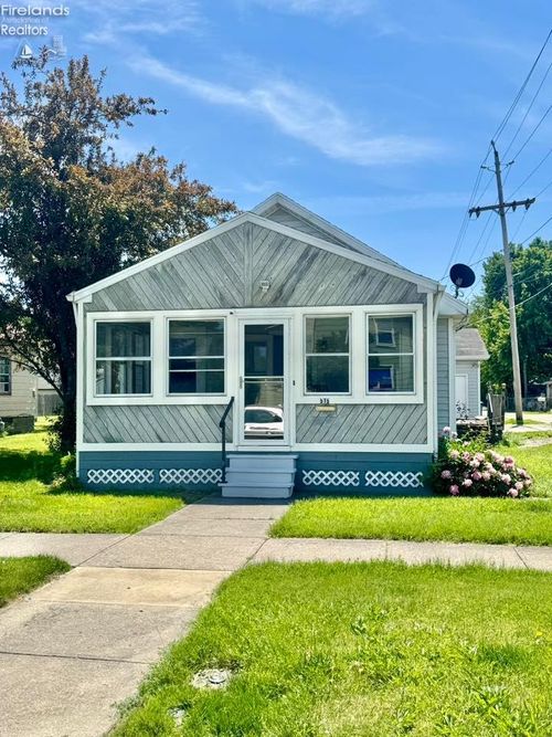 515 W Fifth Street, Port Clinton, OH, 43452 | Card Image