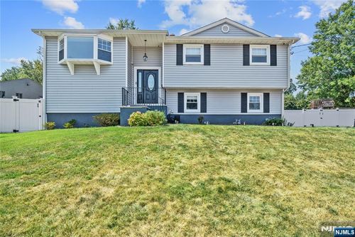 83 Larkspur Ln, Clifton, NJ, 07013-3409 | Card Image