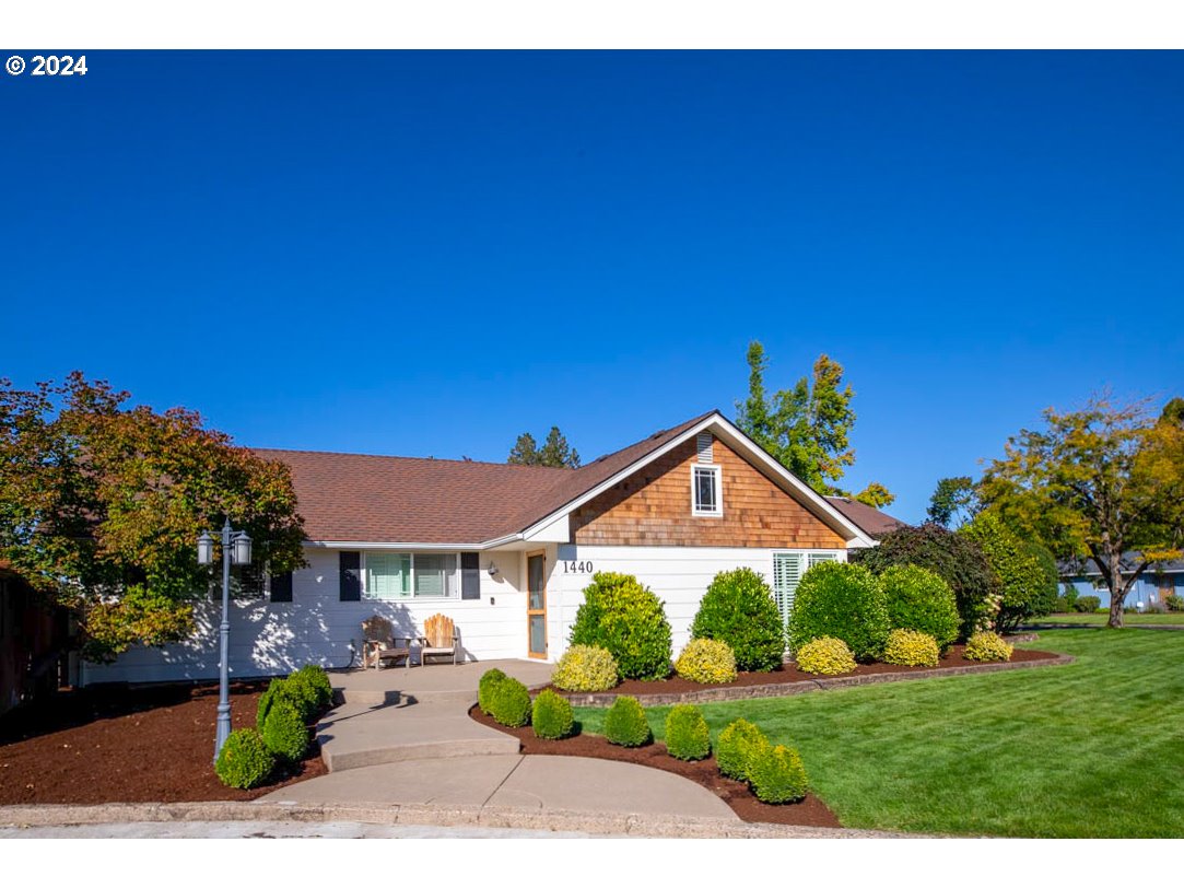 Fetlock Ct, Eugene, OR 97401