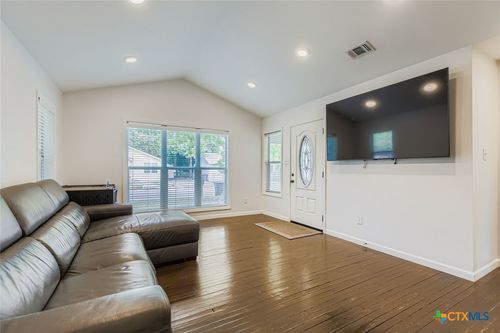 969 N Liberty Ave, New Braunfels, TX, 78130-4969 | Card Image