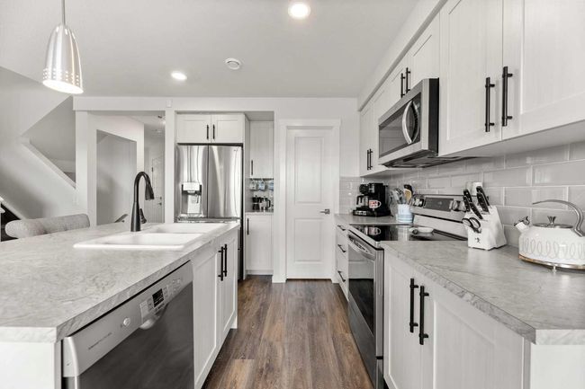8 Springfield Boulevard, Home with 3 bedrooms, 3 bathrooms and 3 parking in Sylvan Lake AB | Image 7