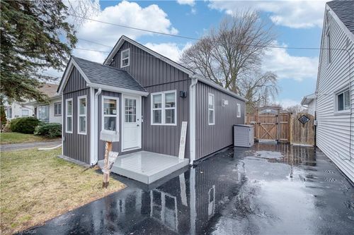 826 Pine St, Dunnville, ON, N1A2M5 | Card Image