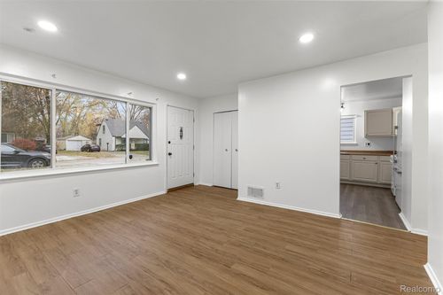 25492 Powers Ave, Dearborn Heights, MI, 48125-1735 | Card Image