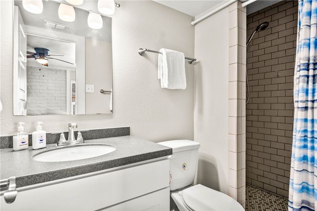 APT-136 - 4901 State Highway 361, Condo with 2 bedrooms, 2 bathrooms and null parking in Port Aransas TX | Image 17