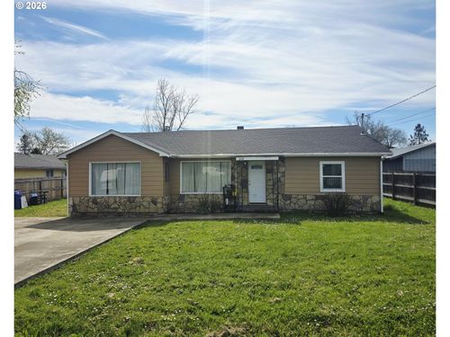 2137 Castle Ave, Roseburg, OR, 97471-4526 | Card Image