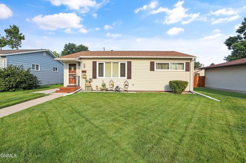 1509 7th Avenue W, Williston, ND, 58801 | Card Image