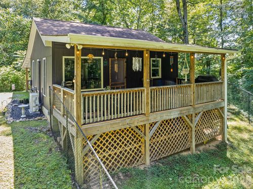 322 Mckinzie Pl, Waynesville, NC, 28785-9711 | Card Image