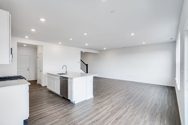 464 Carpathian Dr, Townhouse with 3 bedrooms, 3 bathrooms and 2 parking in Crystal Lake IL | Image 7