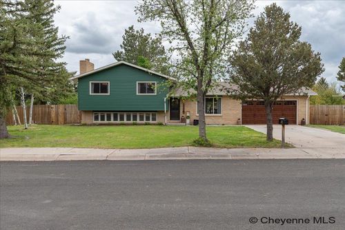 903 Custer St, Cheyenne, WY, 82009-3312 | Card Image