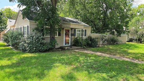 730 Indiana St, Graham, TX, 76450-3218 | Card Image