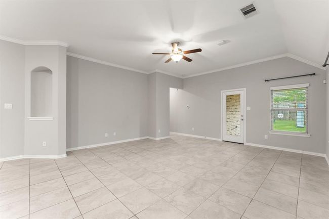 Living space with plenty of natural light | Image 14