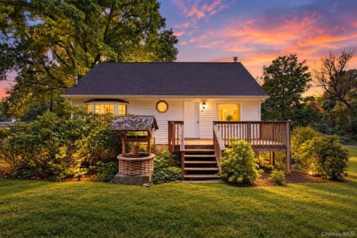 28 Beaverbrook Rd, New Windsor, NY, 12553-5912 | Card Image