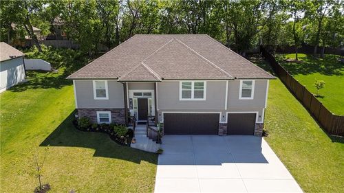 1404 Nw Maple Dr, Grain Valley, MO, 64029-7256 | Card Image