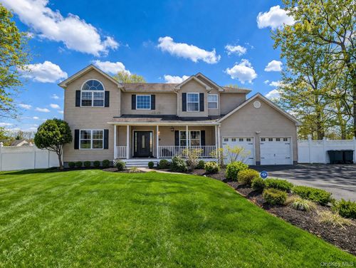 71 Elm Ave, Coram, NY, 11727-1111 | Card Image