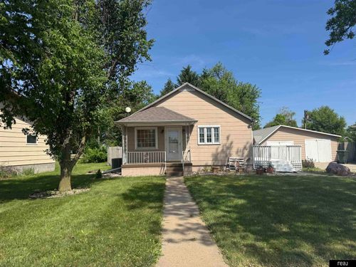 120 E Vine St, Weston, NE, 68070-4127 | Card Image