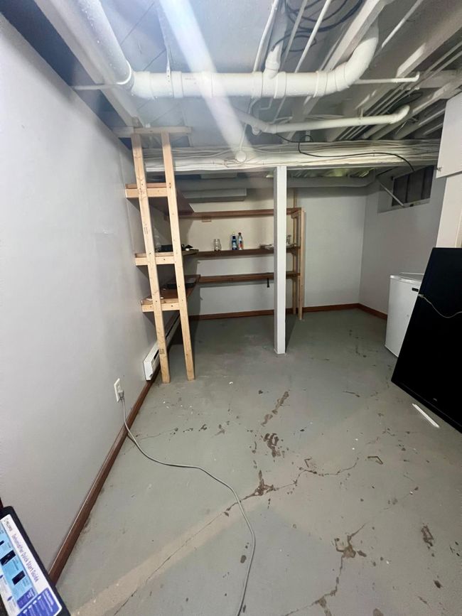 Basement storage room | Image 16