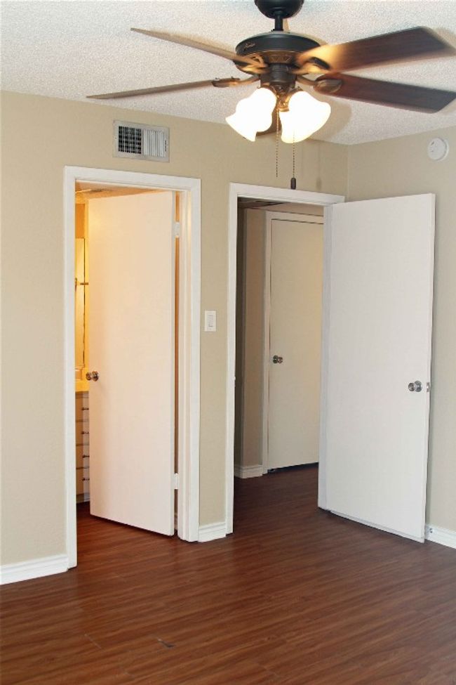 APT-20 - 910 Duncan Ln, Condo with 2 bedrooms, 2 bathrooms and 1 parking in Austin TX | Image 25