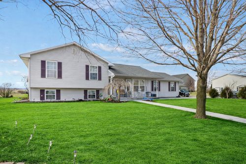 714 Warner St, Columbus, WI, 53925-1260 | Card Image