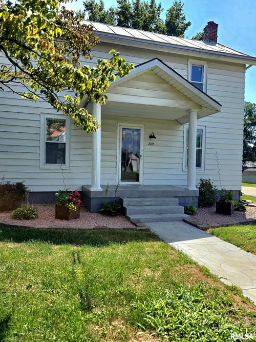209 Smith St, Ursa, IL, 62376-1062 | Card Image