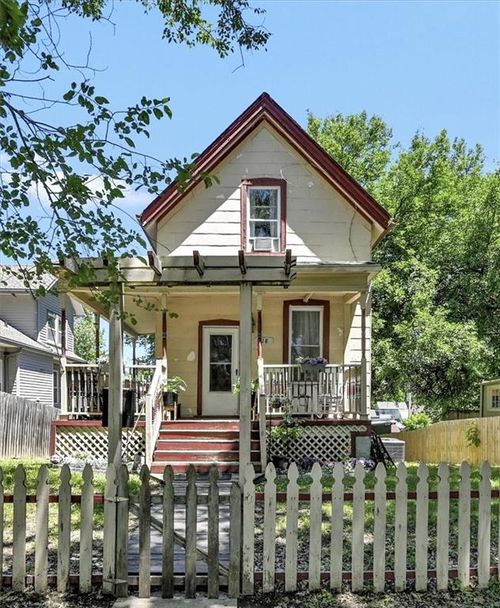 718 N Broadway St, Leavenworth, KS, 66048-1452 | Card Image