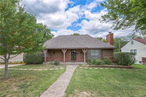 8313 Maywood Ave, Raytown, MO, 64138-3415 | Card Image