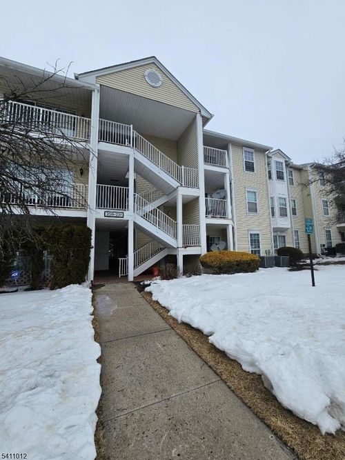 215 Rachel Ct, FRANKLIN PARK, NJ, 08823-1548 | Card Image