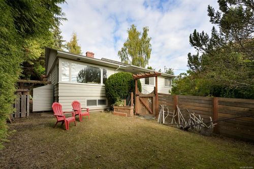 3832 Pitcombe Pl, Victoria, BC, V8N4B9 | Card Image