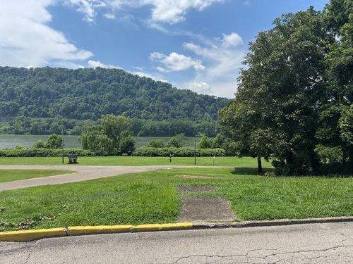 517 Grant St, McMechen, WV, 26040-1211 | Card Image