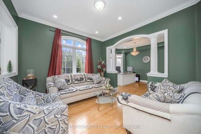 2 Roycrest St, House other with 7 bedrooms, 4 bathrooms and 4 parking in Brampton ON | Image 5