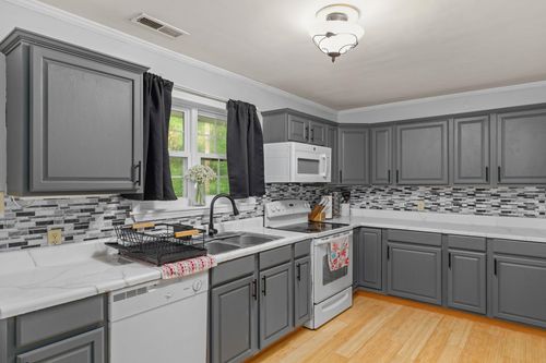 606 River Bluff Dr, Sheffield, AL, 35660-2507 | Card Image