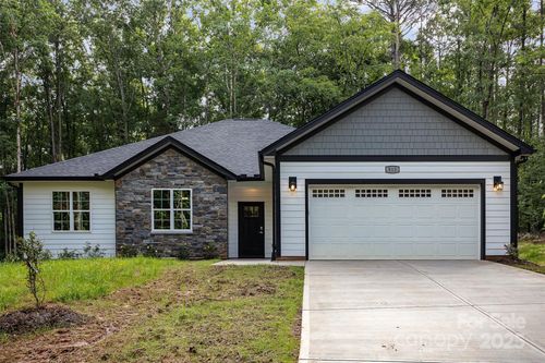 813 Montreat Dr, Dallas, NC, 28034-7681 | Card Image