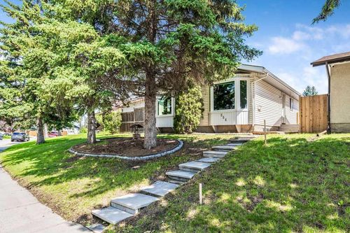 354 Maitland Hill Ne, Calgary, AB, T2A5V3 | Card Image