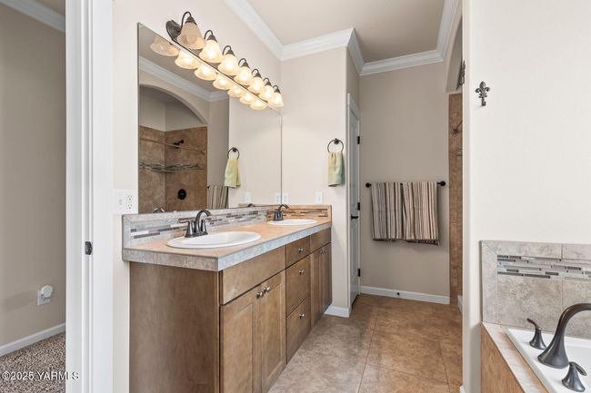 Bathroom | Image 25