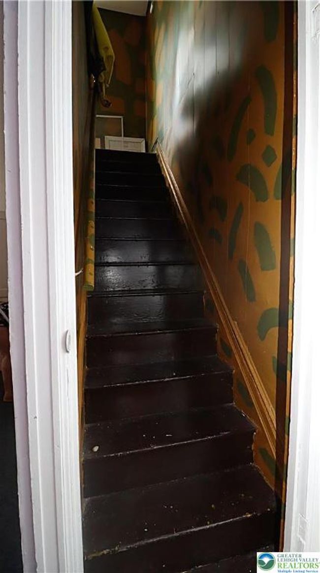 740 W Cedar St, Townhouse with 5 bedrooms, 2 bathrooms and null parking in Allentown PA | Image 17